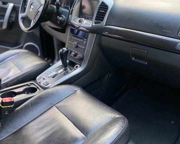 Черный Шевроле Каптива, объемом двигателя 2.2 л и пробегом 233 тыс. км за 12750 $, фото 3 на Automoto.ua