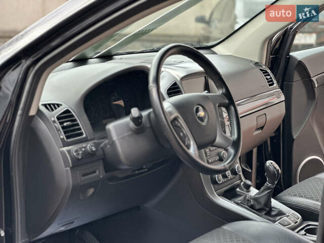 Черный Шевроле Каптива, объемом двигателя 2.38 л и пробегом 210 тыс. км за 11350 $, фото 134 на Automoto.ua