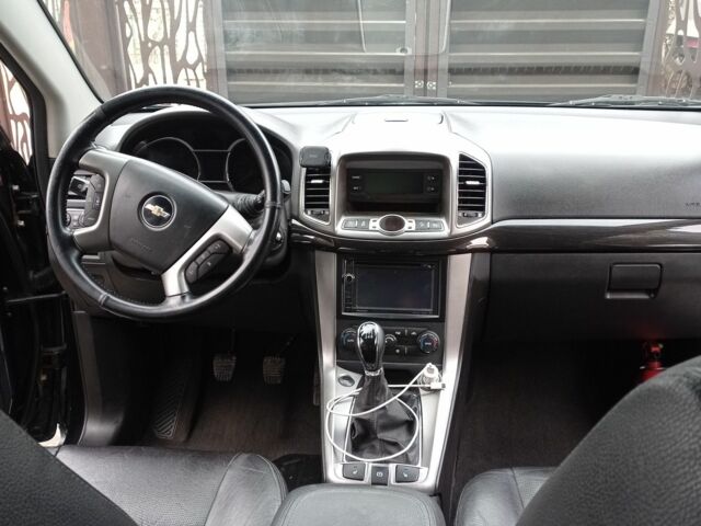 Черный Шевроле Каптива, объемом двигателя 2.2 л и пробегом 147 тыс. км за 12500 $, фото 6 на Automoto.ua