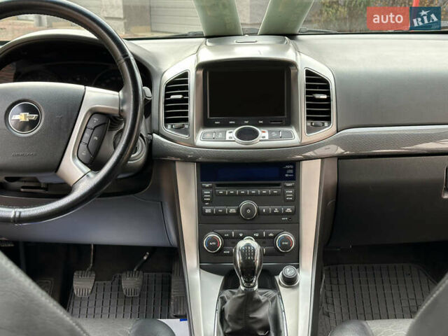 Черный Шевроле Каптива, объемом двигателя 2.38 л и пробегом 210 тыс. км за 11350 $, фото 142 на Automoto.ua
