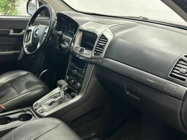 Черный Шевроле Каптива, объемом двигателя 2.2 л и пробегом 125 тыс. км за 11958 $, фото 4 на Automoto.ua