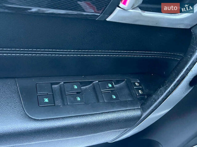 Черный Шевроле Каптива, объемом двигателя 2.2 л и пробегом 157 тыс. км за 12990 $, фото 16 на Automoto.ua