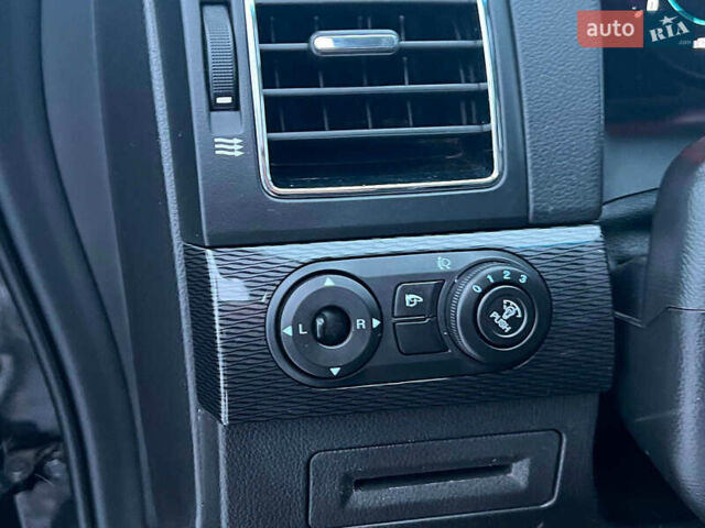 Черный Шевроле Каптива, объемом двигателя 2.2 л и пробегом 157 тыс. км за 12990 $, фото 17 на Automoto.ua