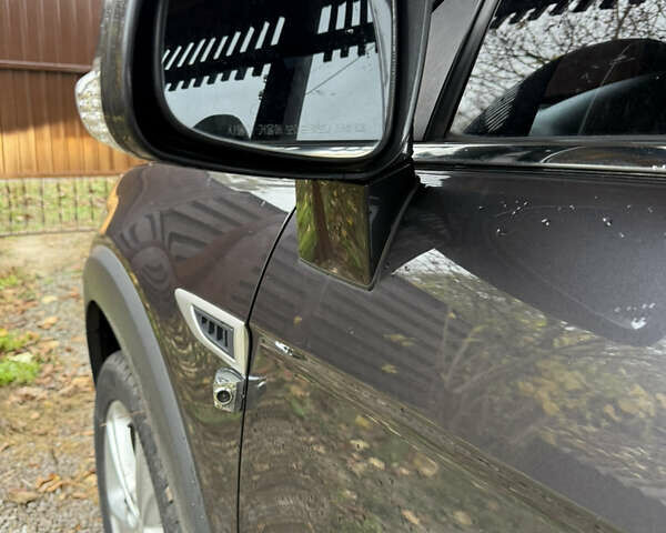 Черный Шевроле Каптива, объемом двигателя 2.2 л и пробегом 113 тыс. км за 12900 $, фото 19 на Automoto.ua