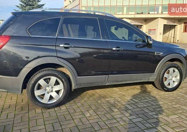 Черный Шевроле Каптива, объемом двигателя 2.23 л и пробегом 98 тыс. км за 16000 $, фото 4 на Automoto.ua