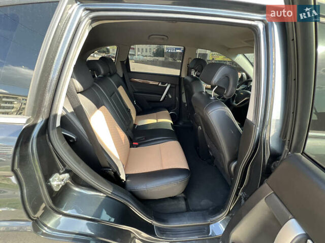 Черный Шевроле Каптива, объемом двигателя 2.38 л и пробегом 135 тыс. км за 12200 $, фото 9 на Automoto.ua