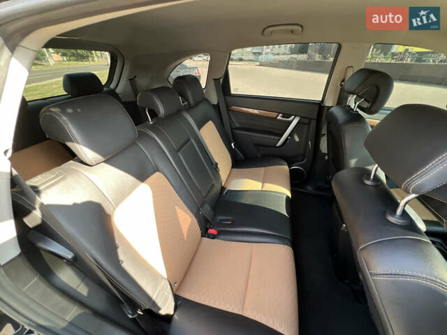 Черный Шевроле Каптива, объемом двигателя 2.38 л и пробегом 135 тыс. км за 12200 $, фото 11 на Automoto.ua