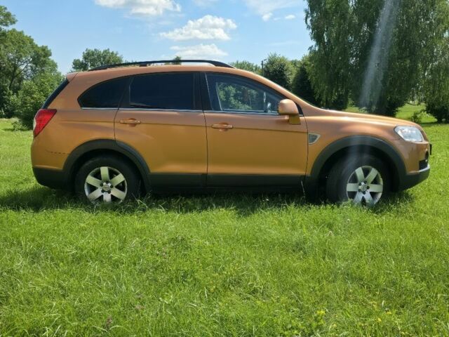 Коричневый Шевроле Каптива, объемом двигателя 2.4 л и пробегом 300 тыс. км за 7650 $, фото 3 на Automoto.ua