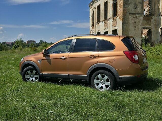 Коричневый Шевроле Каптива, объемом двигателя 2.4 л и пробегом 300 тыс. км за 7650 $, фото 1 на Automoto.ua