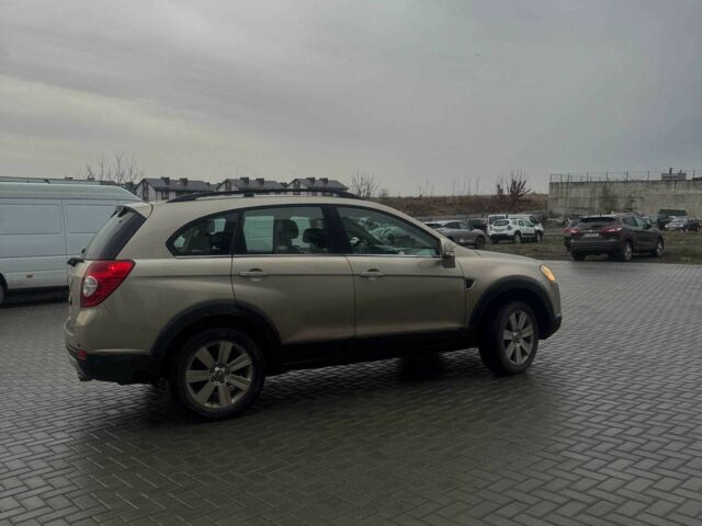 Коричневый Шевроле Каптива, объемом двигателя 2 л и пробегом 267 тыс. км за 4300 $, фото 3 на Automoto.ua