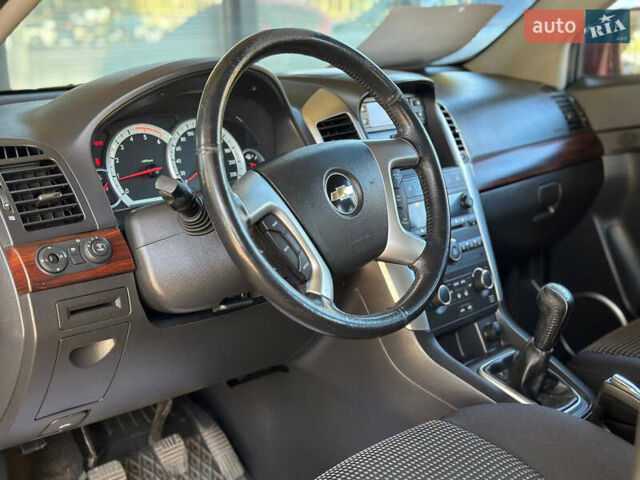 Красный Шевроле Каптива, объемом двигателя 2 л и пробегом 241 тыс. км за 7999 $, фото 3 на Automoto.ua