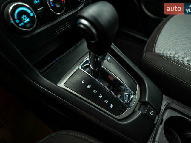 Красный Шевроле Каптива, объемом двигателя 2.4 л и пробегом 207 тыс. км за 9270 $, фото 15 на Automoto.ua