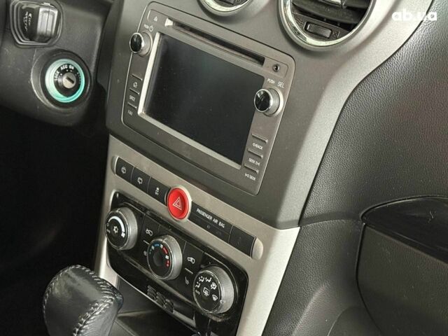 Красный Шевроле Каптива, объемом двигателя 2.4 л и пробегом 120 тыс. км за 8990 $, фото 17 на Automoto.ua