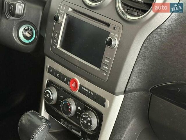 Красный Шевроле Каптива, объемом двигателя 2.4 л и пробегом 120 тыс. км за 8990 $, фото 17 на Automoto.ua