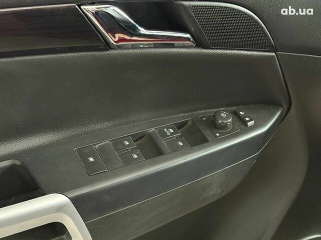 Красный Шевроле Каптива, объемом двигателя 2.4 л и пробегом 120 тыс. км за 8990 $, фото 8 на Automoto.ua