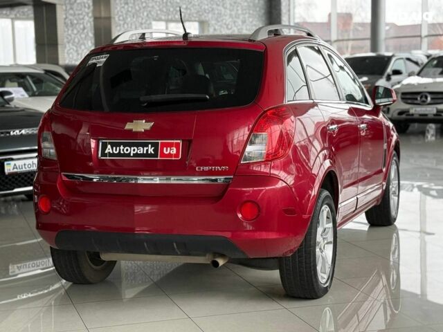Красный Шевроле Каптива, объемом двигателя 2.4 л и пробегом 120 тыс. км за 8990 $, фото 4 на Automoto.ua
