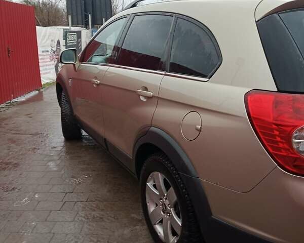 Жовтий Шевроле Каптіва, об'ємом двигуна 2.4 л та пробігом 262 тис. км за 8700 $, фото 1 на Automoto.ua