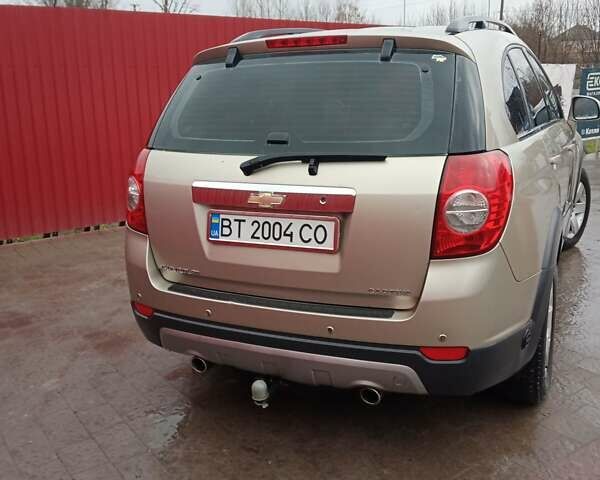 Жовтий Шевроле Каптіва, об'ємом двигуна 2.4 л та пробігом 262 тис. км за 8700 $, фото 5 на Automoto.ua