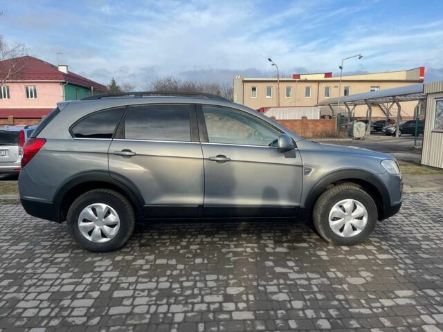 Сірий Шевроле Каптіва, об'ємом двигуна 2 л та пробігом 262 тис. км за 8100 $, фото 4 на Automoto.ua