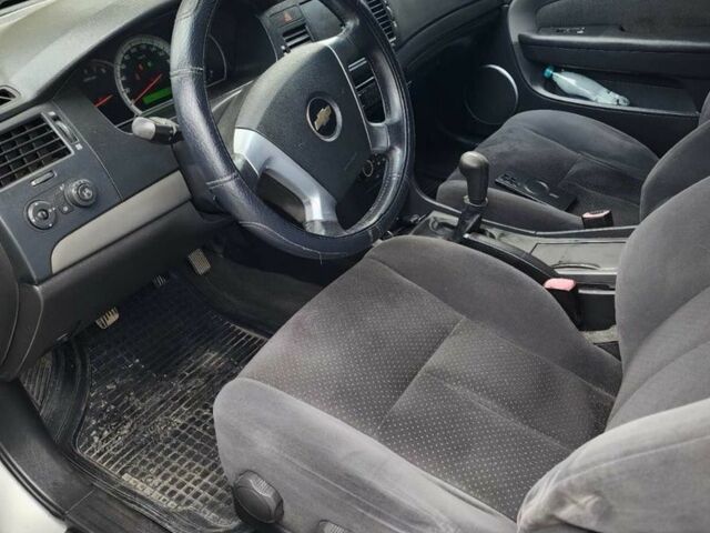 Сірий Шевроле Каптіва, об'ємом двигуна 2 л та пробігом 180 тис. км за 4100 $, фото 7 на Automoto.ua