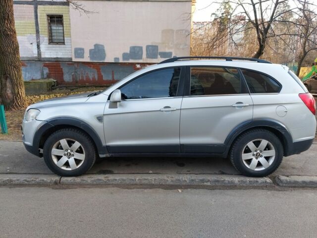 Серый Шевроле Каптива, объемом двигателя 2.4 л и пробегом 280 тыс. км за 6750 $, фото 2 на Automoto.ua