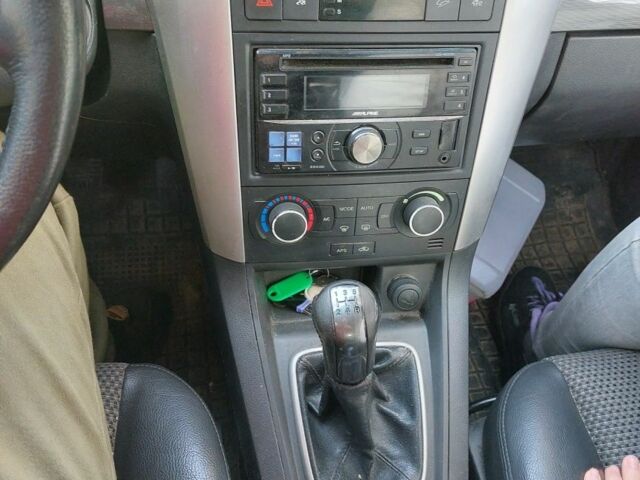 Серый Шевроле Каптива, объемом двигателя 2.4 л и пробегом 280 тыс. км за 6750 $, фото 13 на Automoto.ua