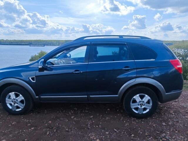 Серый Шевроле Каптива, объемом двигателя 2 л и пробегом 237 тыс. км за 7500 $, фото 3 на Automoto.ua