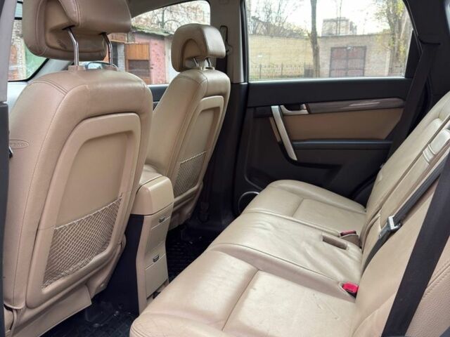 Сірий Шевроле Каптіва, об'ємом двигуна 2 л та пробігом 298 тис. км за 6999 $, фото 6 на Automoto.ua