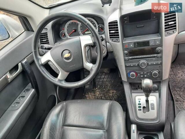 Серый Шевроле Каптива, объемом двигателя 2 л и пробегом 230 тыс. км за 7400 $, фото 2 на Automoto.ua