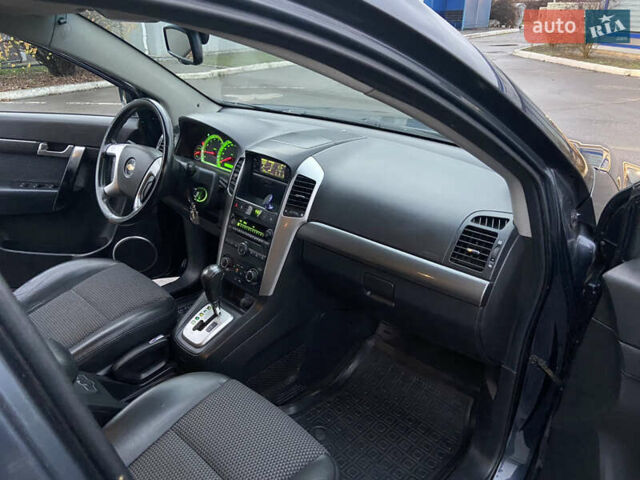 Серый Шевроле Каптива, объемом двигателя 2 л и пробегом 160 тыс. км за 8300 $, фото 12 на Automoto.ua