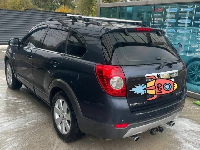 Сірий Шевроле Каптіва, об'ємом двигуна 2.4 л та пробігом 233 тис. км за 8000 $, фото 4 на Automoto.ua