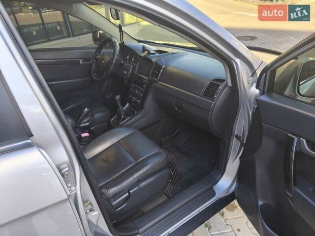 Серый Шевроле Каптива, объемом двигателя 2.41 л и пробегом 322 тыс. км за 6300 $, фото 6 на Automoto.ua