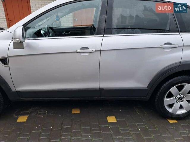 Серый Шевроле Каптива, объемом двигателя 2 л и пробегом 230 тыс. км за 7400 $, фото 7 на Automoto.ua
