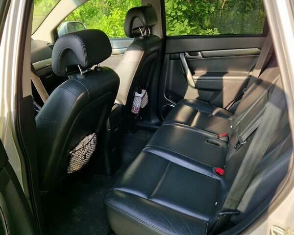 Сірий Шевроле Каптіва, об'ємом двигуна 2.41 л та пробігом 237 тис. км за 7800 $, фото 17 на Automoto.ua