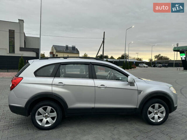 Серый Шевроле Каптива, объемом двигателя 2.41 л и пробегом 230 тыс. км за 7500 $, фото 5 на Automoto.ua