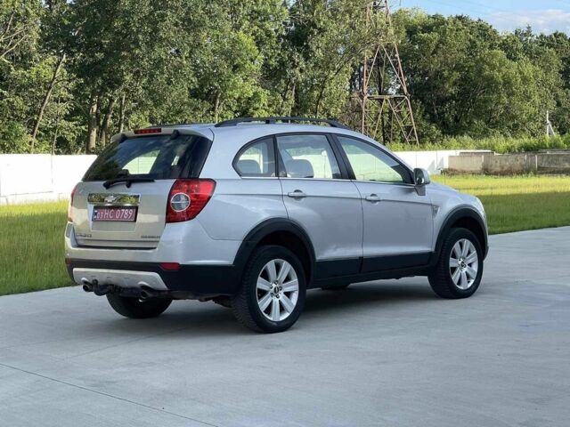 Серый Шевроле Каптива, объемом двигателя 0 л и пробегом 220 тыс. км за 7800 $, фото 2 на Automoto.ua