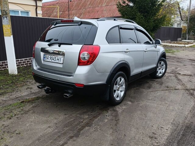 Серый Шевроле Каптива, объемом двигателя 2 л и пробегом 350 тыс. км за 9200 $, фото 3 на Automoto.ua