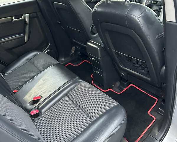 Серый Шевроле Каптива, объемом двигателя 2.41 л и пробегом 230 тыс. км за 7500 $, фото 11 на Automoto.ua