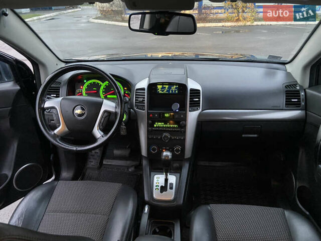 Серый Шевроле Каптива, объемом двигателя 2 л и пробегом 160 тыс. км за 8300 $, фото 13 на Automoto.ua