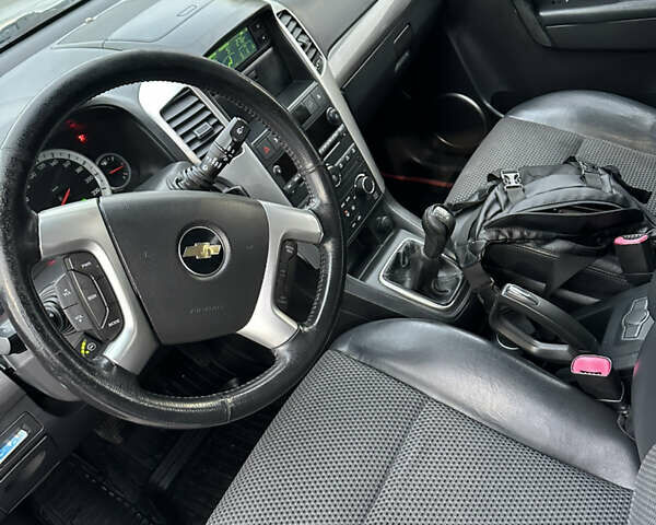 Серый Шевроле Каптива, объемом двигателя 2.41 л и пробегом 230 тыс. км за 7500 $, фото 10 на Automoto.ua