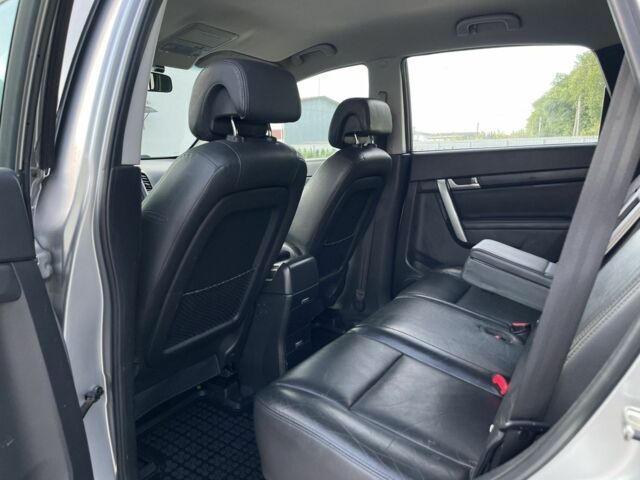 Серый Шевроле Каптива, объемом двигателя 0 л и пробегом 220 тыс. км за 7800 $, фото 6 на Automoto.ua