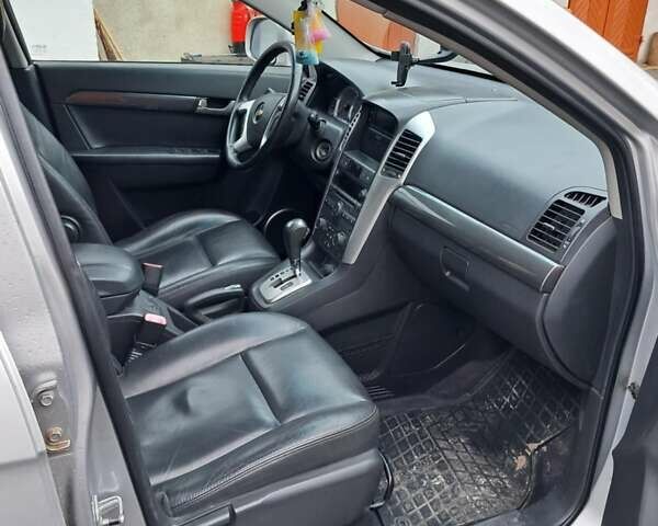 Серый Шевроле Каптива, объемом двигателя 2 л и пробегом 230 тыс. км за 7400 $, фото 8 на Automoto.ua