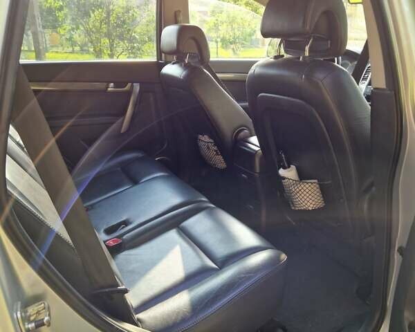 Сірий Шевроле Каптіва, об'ємом двигуна 2.41 л та пробігом 237 тис. км за 7800 $, фото 16 на Automoto.ua