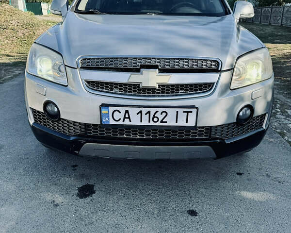 Серый Шевроле Каптива, объемом двигателя 2 л и пробегом 269 тыс. км за 3700 $, фото 3 на Automoto.ua