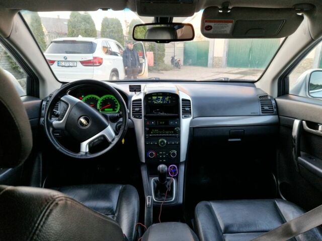 Сірий Шевроле Каптіва, об'ємом двигуна 2.4 л та пробігом 237 тис. км за 7500 $, фото 22 на Automoto.ua