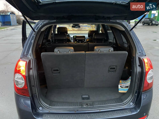 Серый Шевроле Каптива, объемом двигателя 2 л и пробегом 160 тыс. км за 8300 $, фото 10 на Automoto.ua