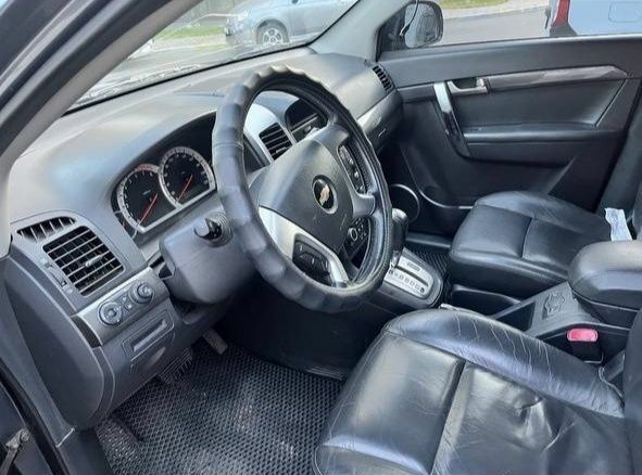 Сірий Шевроле Каптіва, об'ємом двигуна 2.4 л та пробігом 233 тис. км за 8000 $, фото 7 на Automoto.ua