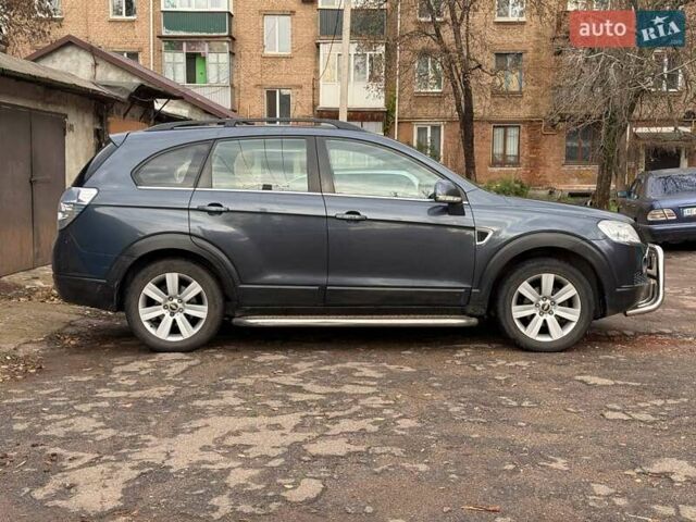 Серый Шевроле Каптива, объемом двигателя 1.99 л и пробегом 300 тыс. км за 6999 $, фото 6 на Automoto.ua