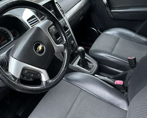 Серый Шевроле Каптива, объемом двигателя 2.41 л и пробегом 230 тыс. км за 7500 $, фото 12 на Automoto.ua