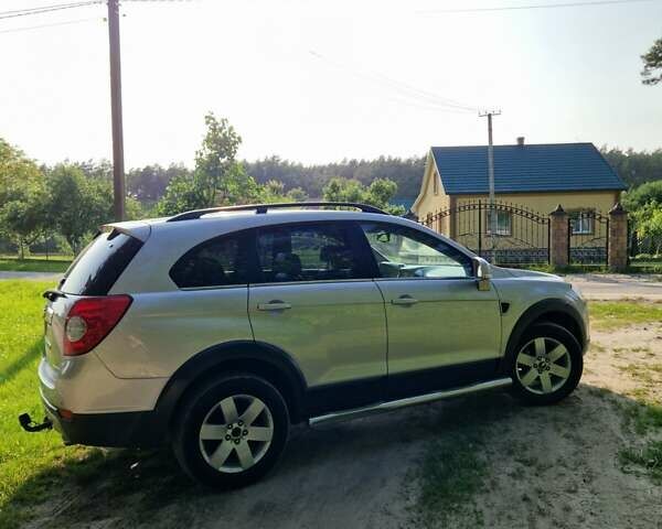 Сірий Шевроле Каптіва, об'ємом двигуна 2.41 л та пробігом 237 тис. км за 7800 $, фото 3 на Automoto.ua